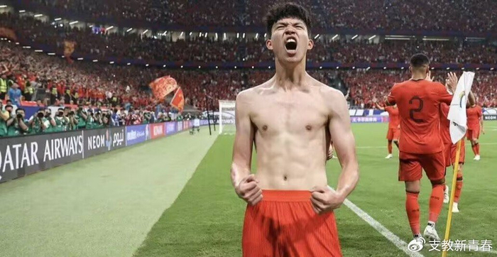 王钰栋，为何拒绝德甲合同，放弃留洋？在中超拿300万顶薪|国足|欧洲联赛|门兴格拉德巴赫|国足球员|李玮峰_新浪体育_新浪新闻