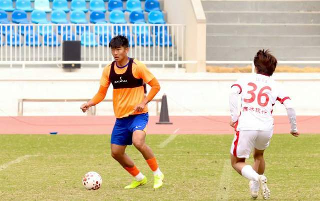 B体育下载-2-3，泰山全华班不敌海牛 王昊斌+彭逸翔进球 邝兆镭首秀发挥亮眼